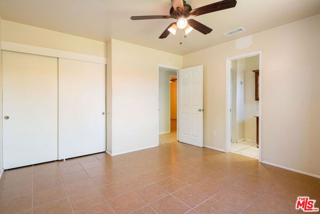 8716 Hayvenhurst Avenue, North Hills (los Angeles), CA 91343