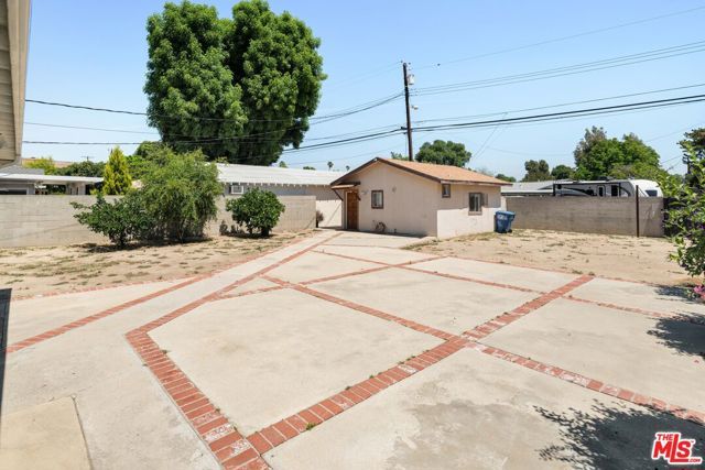 8716 Hayvenhurst Avenue, North Hills (los Angeles), CA 91343