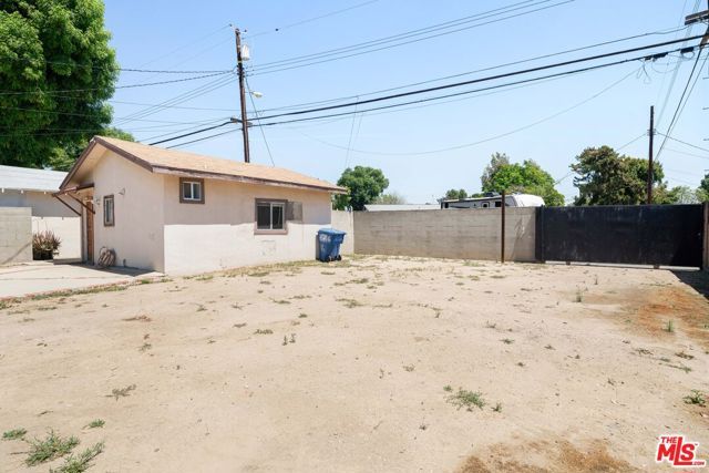 8716 Hayvenhurst Avenue, North Hills (los Angeles), CA 91343