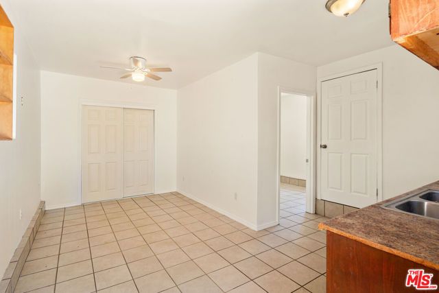 8716 Hayvenhurst Avenue, North Hills (los Angeles), CA 91343