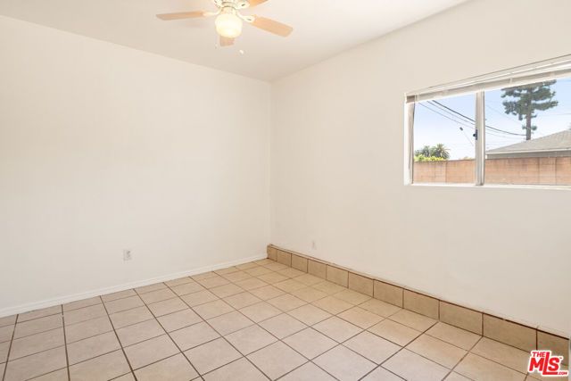 8716 Hayvenhurst Avenue, North Hills (los Angeles), CA 91343