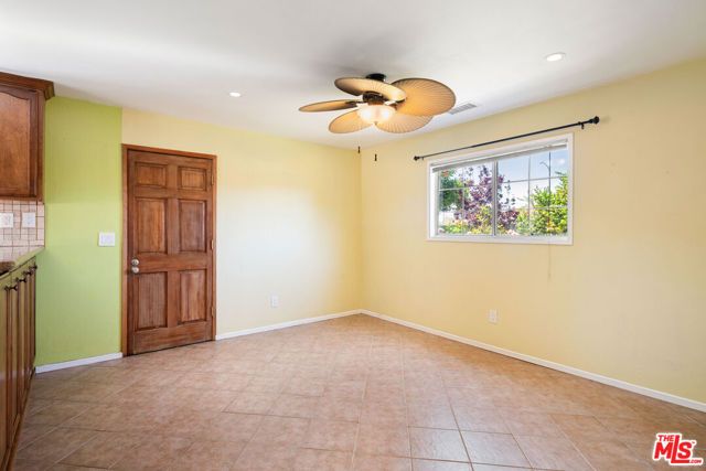 8716 Hayvenhurst Avenue, North Hills (los Angeles), CA 91343