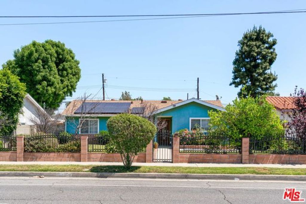 8716 Hayvenhurst Avenue, North Hills (los Angeles), CA 91343