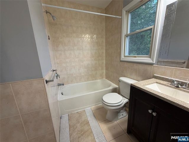 33 N York Street, Paterson, NJ 07524