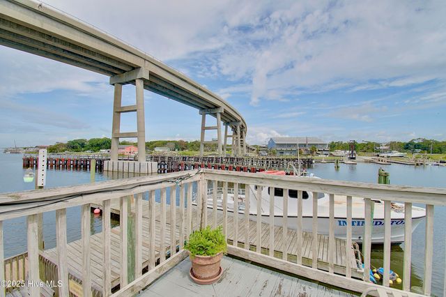 2744 Ocean View Avenue SW, Supply, NC 28462