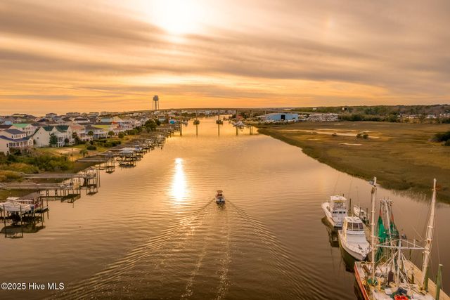 2744 Ocean View Avenue SW, Supply, NC 28462