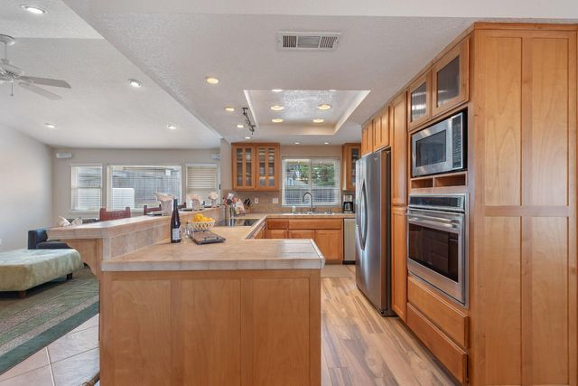 102 Spring Water Way, Folsom, CA 95630