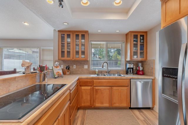 102 Spring Water Way, Folsom, CA 95630