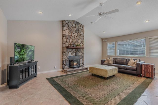 102 Spring Water Way, Folsom, CA 95630