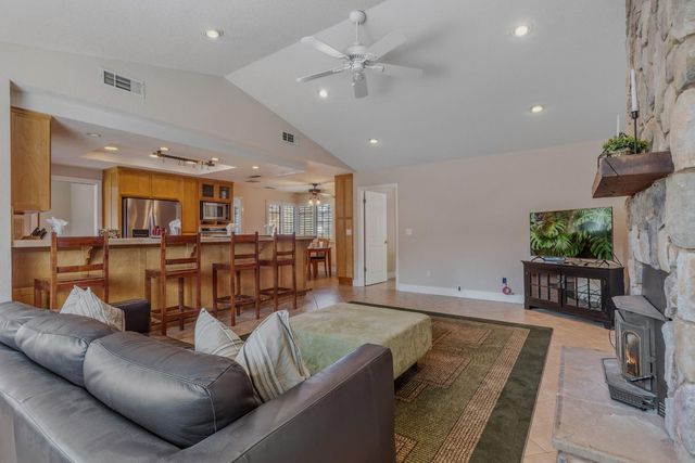 102 Spring Water Way, Folsom, CA 95630