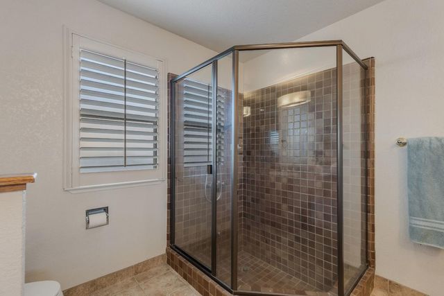 102 Spring Water Way, Folsom, CA 95630