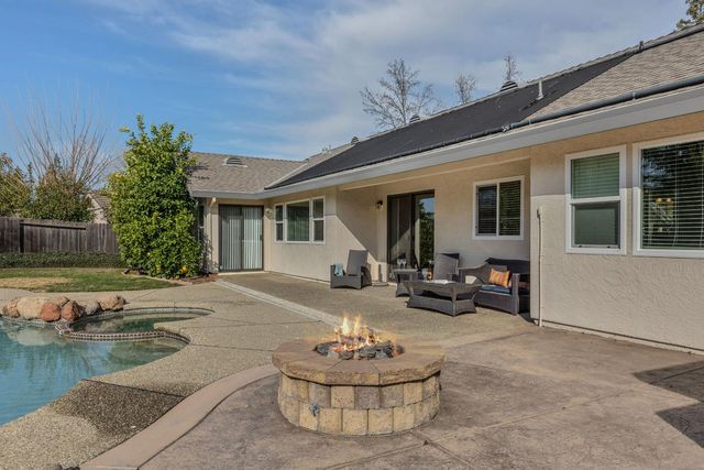 102 Spring Water Way, Folsom, CA 95630