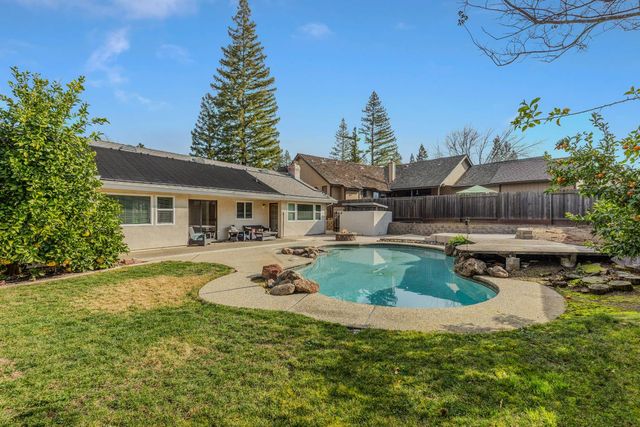 102 Spring Water Way, Folsom, CA 95630