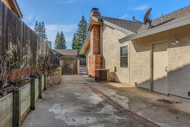 102 Spring Water Way, Folsom, CA 95630