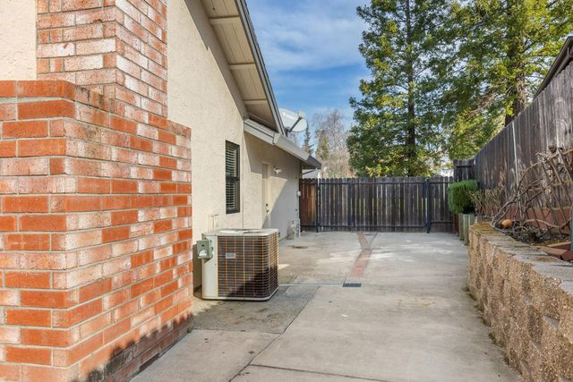 102 Spring Water Way, Folsom, CA 95630