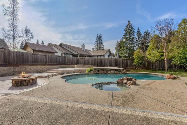 102 Spring Water Way, Folsom, CA 95630