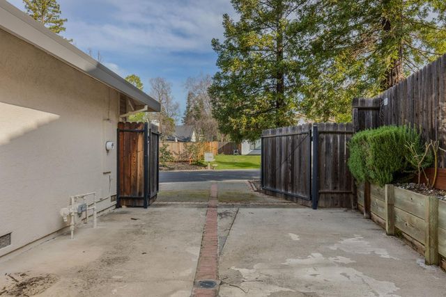 102 Spring Water Way, Folsom, CA 95630