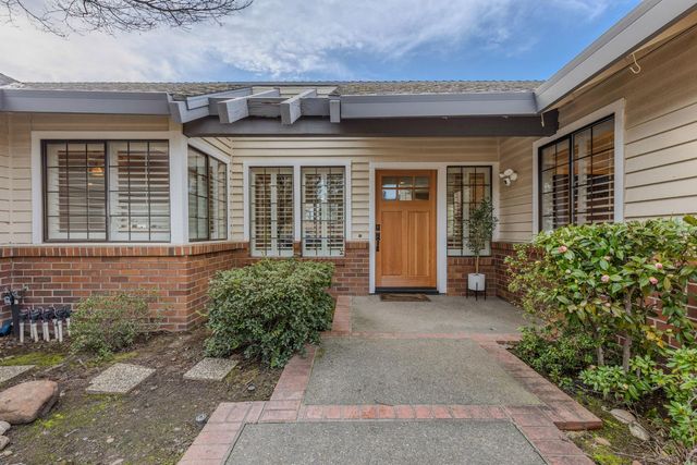 102 Spring Water Way, Folsom, CA 95630