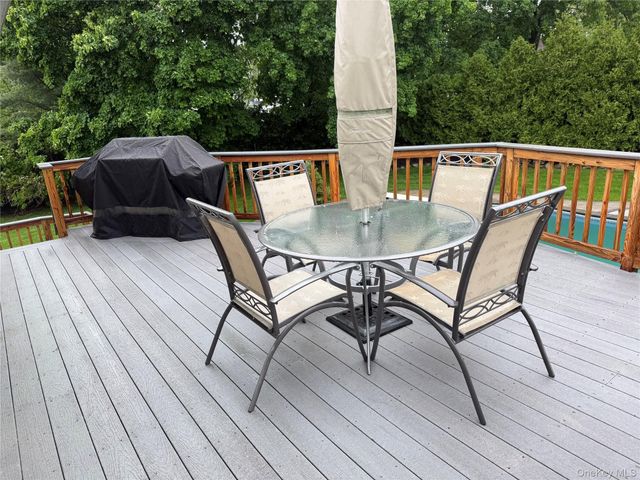 8 Stell Lane, East Northport, NY 11731
