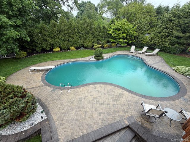 8 Stell Lane, East Northport, NY 11731