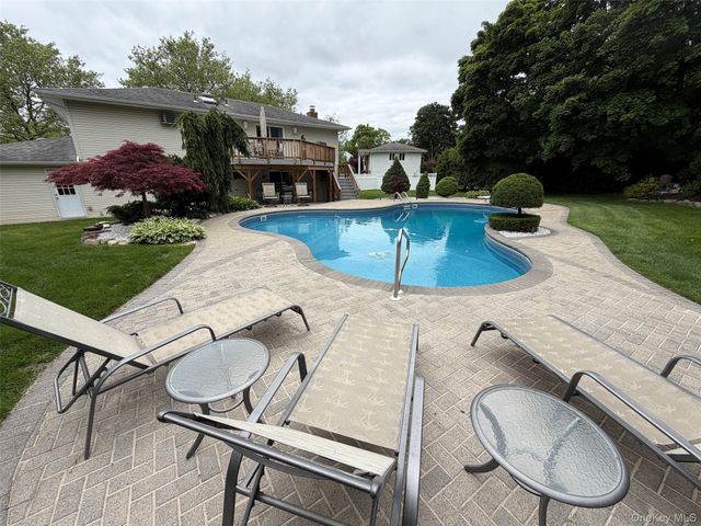 8 Stell Lane, East Northport, NY 11731