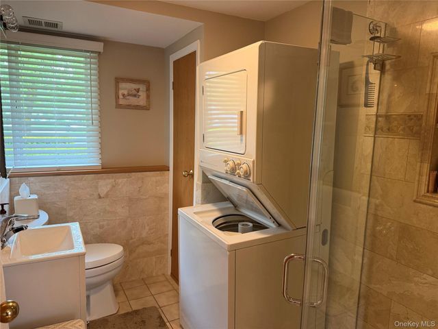 8 Stell Lane, East Northport, NY 11731