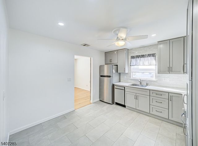 402 W Frech Ave, Manville Boro, NJ 08835