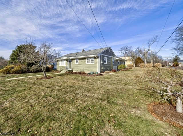 402 W Frech Ave, Manville Boro, NJ 08835