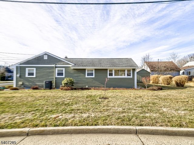402 W Frech Ave, Manville Boro, NJ 08835