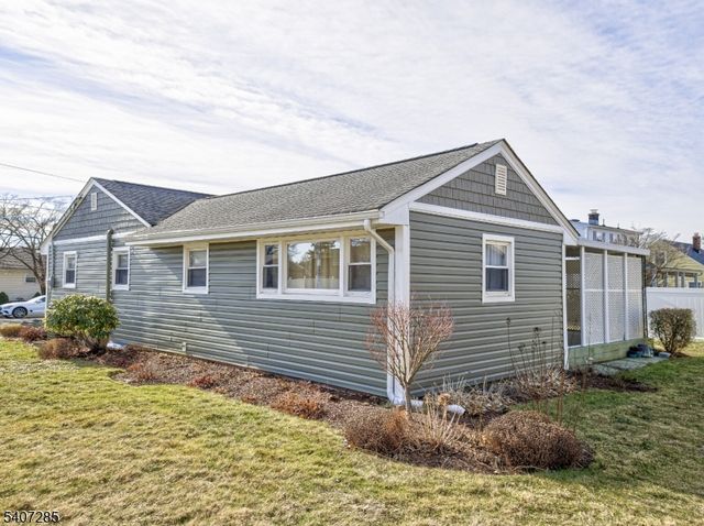 402 W Frech Ave, Manville Boro, NJ 08835