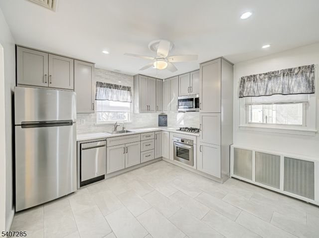 402 W Frech Ave, Manville Boro, NJ 08835