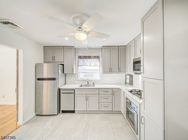 402 W Frech Ave, Manville Boro, NJ 08835