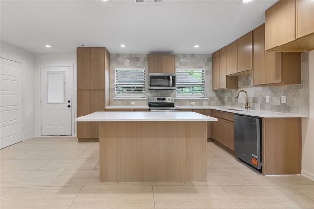 1001 Belvedere Drive, Arlington, TX 76010