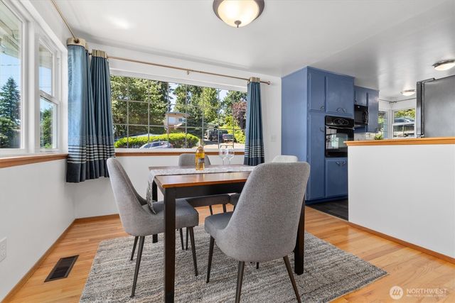 21024 5th Avenue S, Des Moines, WA 98198