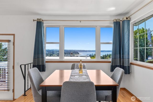 21024 5th Avenue S, Des Moines, WA 98198