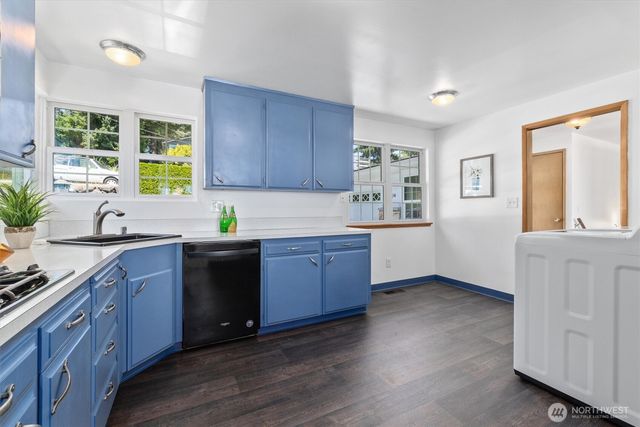 21024 5th Avenue S, Des Moines, WA 98198