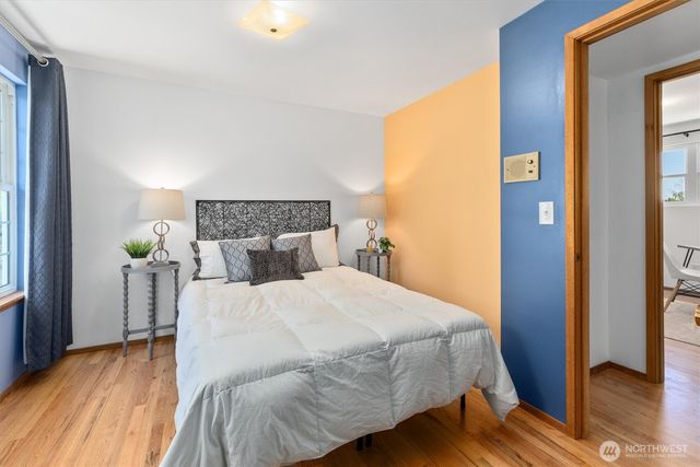 21024 5th Avenue S, Des Moines, WA 98198