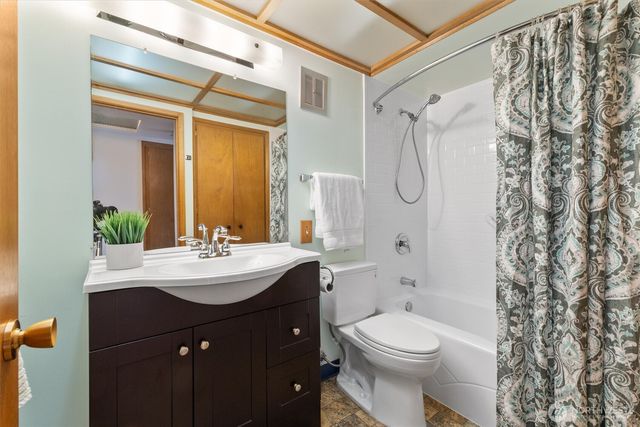 21024 5th Avenue S, Des Moines, WA 98198