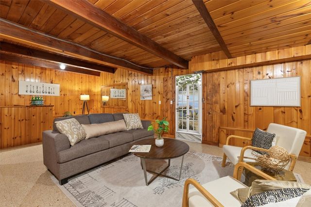 21024 5th Avenue S, Des Moines, WA 98198