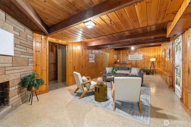 21024 5th Avenue S, Des Moines, WA 98198