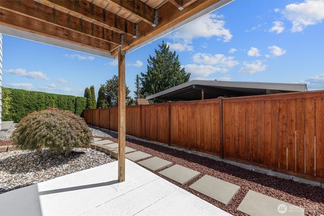 21024 5th Avenue S, Des Moines, WA 98198