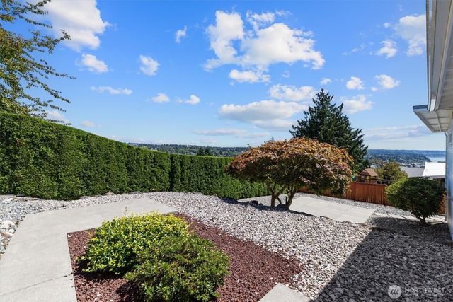 21024 5th Avenue S, Des Moines, WA 98198