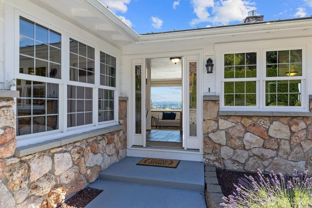 21024 5th Avenue S, Des Moines, WA 98198