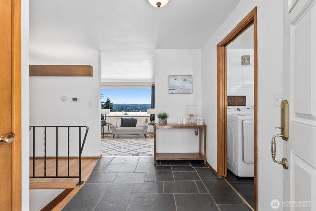 21024 5th Avenue S, Des Moines, WA 98198