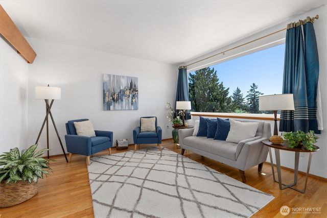 21024 5th Avenue S, Des Moines, WA 98198