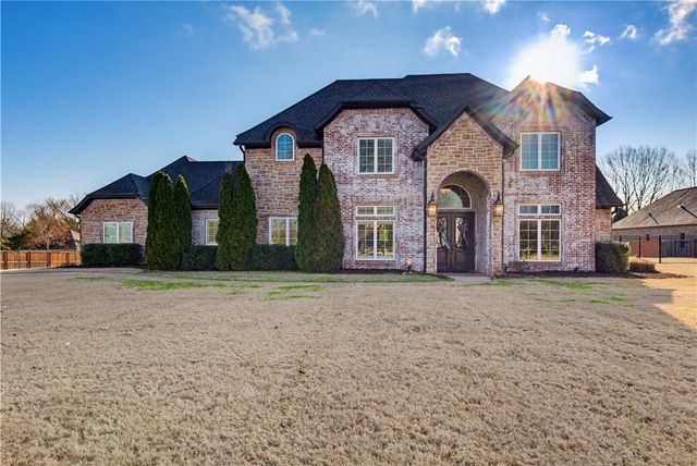 448 Polo Drive, Fayetteville, AR 72703