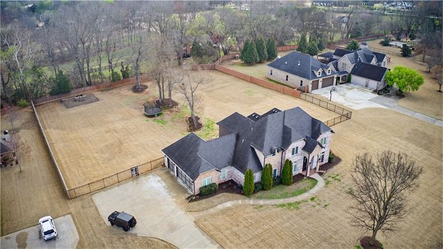 448 Polo Drive, Fayetteville, AR 72703