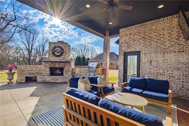 448 Polo Drive, Fayetteville, AR 72703