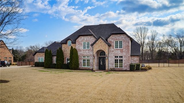 448 Polo Drive, Fayetteville, AR 72703