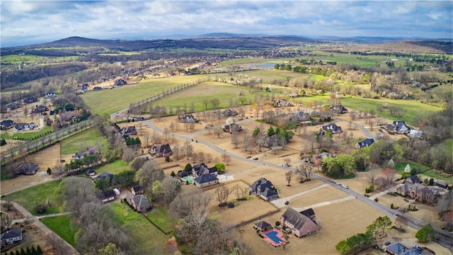 448 Polo Drive, Fayetteville, AR 72703